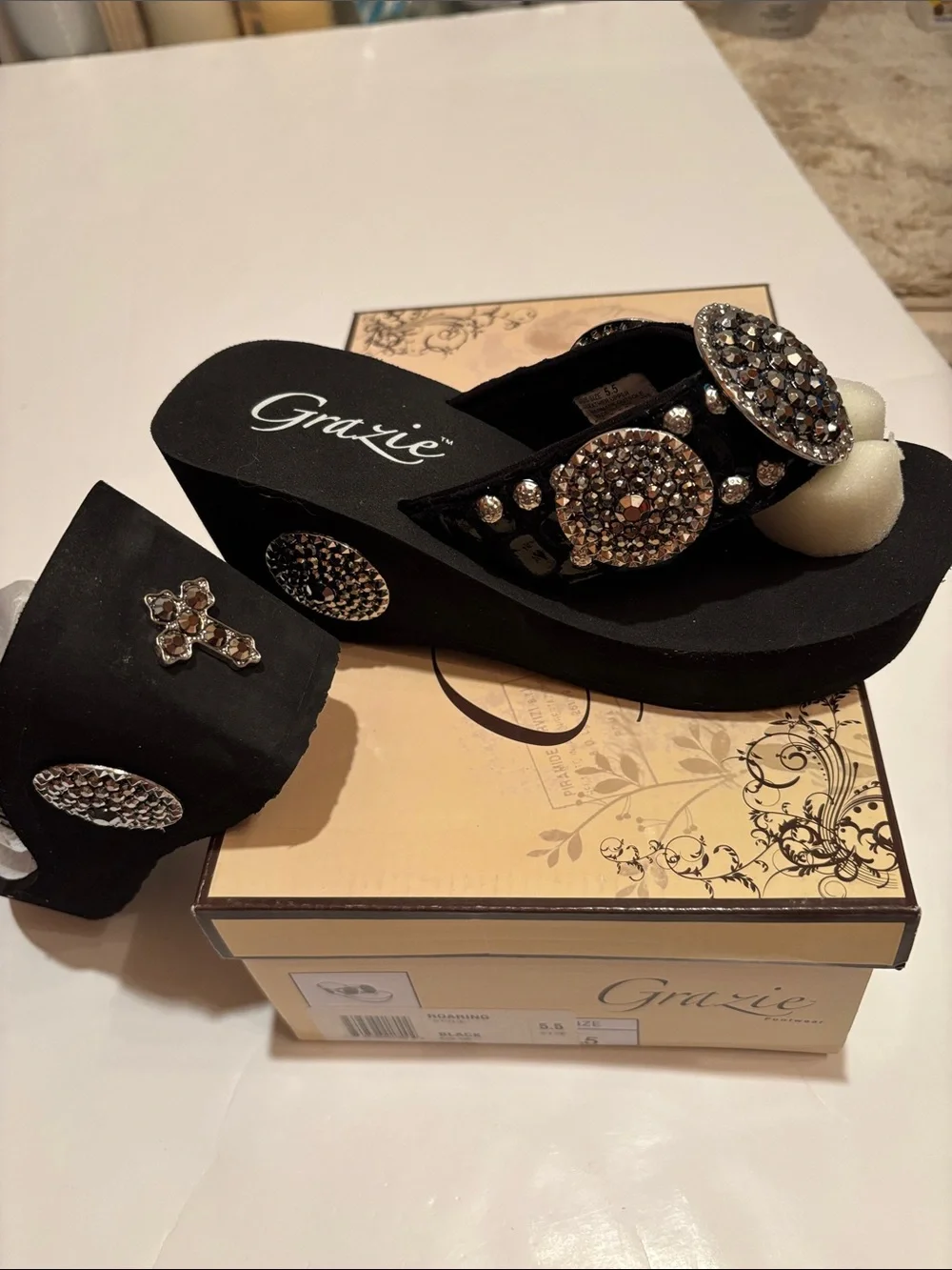 NWT Grazie Roaring Rhinestone jewels Wedge Sandals western cross bling 5.5 hot!